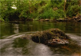 ... About the shaggy stone and glass water ... / ***