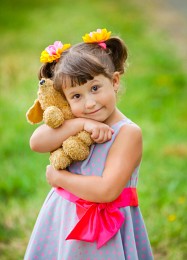 Children love or lady with her dog / ***