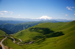 The road to the Elbrus / ***