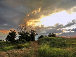 Smoldering clouds. / ***