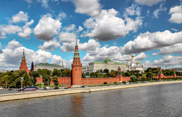 The sky above Moscow. / ***