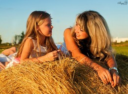 Mother with daughter / ***