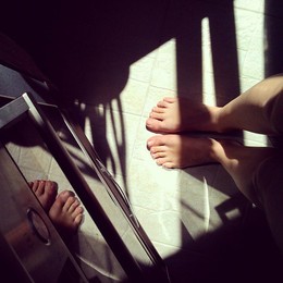 Light my guest / ***