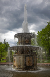 Fountain in Peterhof / ***