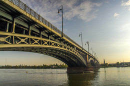 Bridge over Mainz. * / ***