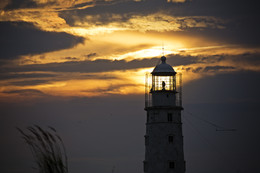 Everyone has a lighthouse on the shore ... / ***