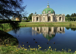 Cloudless sky over the grotto in Kuskovo / ***