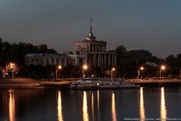 The lights of the city railway station / ***