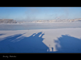 Shadows at Noon / ***