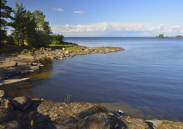 The shore of Lake Ladoga / ***