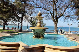 Fountain near the sea / ***