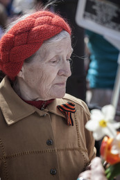 ... it is a holiday with gray at the temples ... / ***