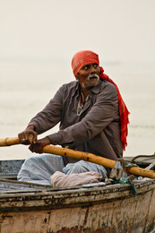 Boatman from Varanasi / ***