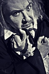 Despair closed fist / ***