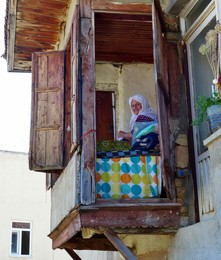 An elderly Turkish woman in the window / ***