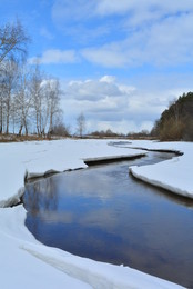 Bend of the river. / ***