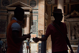 Visitors to the Pantheon / ***