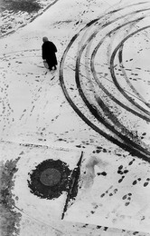 Footprints in the snow. 1978 / ***