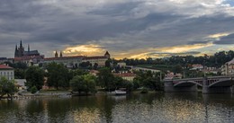 Sunset over Prague Castle / ***