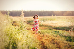 Barefoot childhood / ***