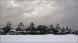 Rostov Kremlin in bad weather / ***