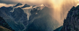 About the mountains, glaciers and waterfalls of light ... / ***