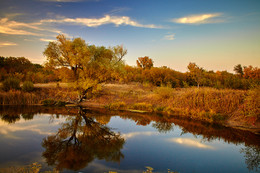 A small lake at sunset / ***