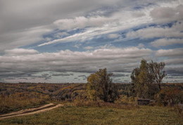 Autumn on the outskirts / ***