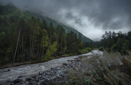 Bad weather in the mountains / ***