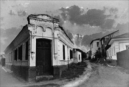 Where is the street where this house / ***