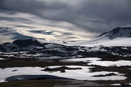 On the glacier / ***