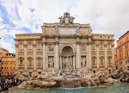Trevi Fountain / ***