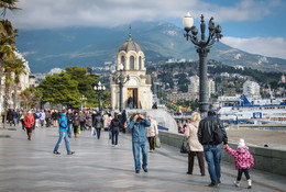Yalta embankment. November 2014. / ***