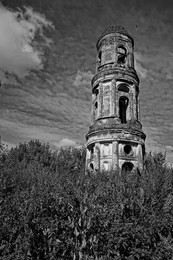 Church of St. Nicholas and Epiphany in Ugodichah / ***