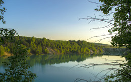 In the evening at the lake / ***