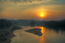 Love at dawn / ***