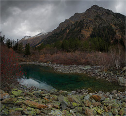 Late autumn in the mountains / ***