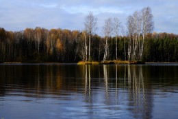 Autumn Island / ***