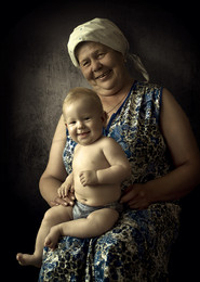 In the hands of his grandmother / ***