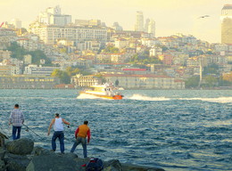 Istanbul. Fishing on the Bosphorus. / ***