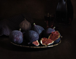 With figs / ***