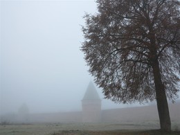 Autumn, Fog, Fortress / ***