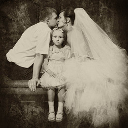 The groom, the bride and the child / ***