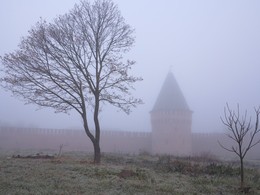 Autumn, Fog, Fortress 4 / ***