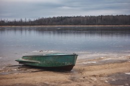 The boat on the ice / ***