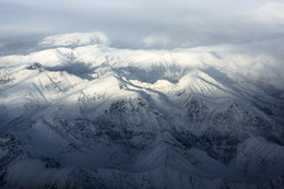 Through the clouds / ***