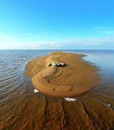 Island / ***