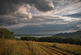 Feeling Thunderstorm / ***