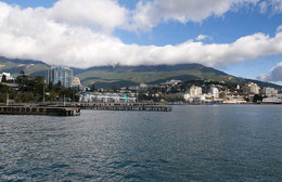 Yalta, the port promenade / ***