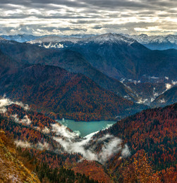 Emerald in the mountains. / ***